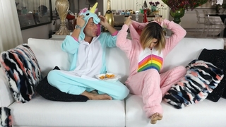 Manu Gavassi feet photo thumbnail