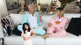 Manu Gavassi feet photo thumbnail