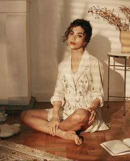 Manu Gavassi feet photo thumbnail