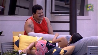 Manu Gavassi feet photo thumbnail