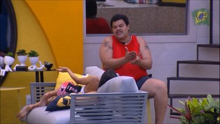 Manu Gavassi feet photo thumbnail