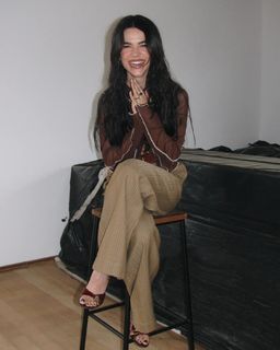 Manu Gavassi feet photo thumbnail