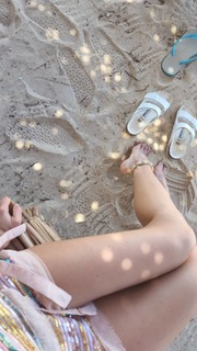 Manu Gavassi feet photo thumbnail