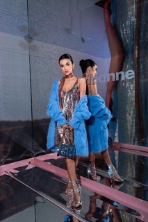 Manu Gavassi feet photo thumbnail