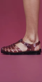 Manu Gavassi feet photo thumbnail