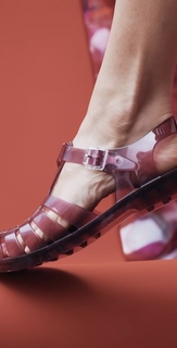 Manu Gavassi feet photo thumbnail