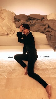 Manu Gavassi feet photo thumbnail