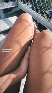 Manu Gavassi feet photo thumbnail