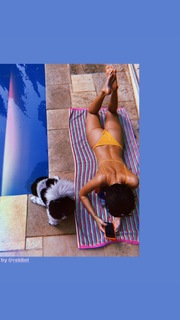 Manu Gavassi feet photo thumbnail