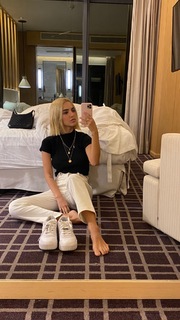 Manu Gavassi feet photo thumbnail