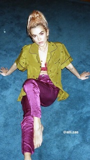 Manu Gavassi feet photo thumbnail