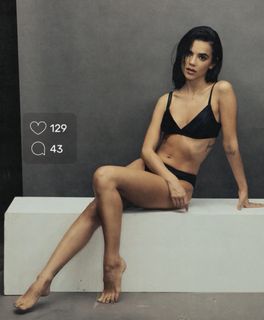 Manu Gavassi feet photo thumbnail