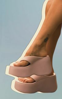 Manu Gavassi feet photo thumbnail