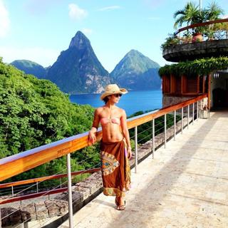 Manuela Arbeláez feet photo thumbnail