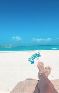 Manuela Arbeláez feet photo thumbnail