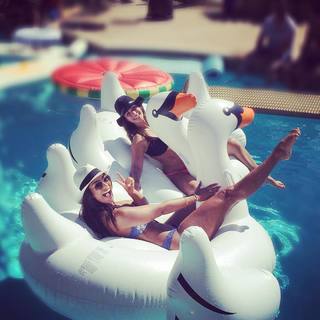 Manuela Arbeláez feet photo thumbnail