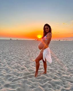 Manuela Arbeláez feet photo thumbnail