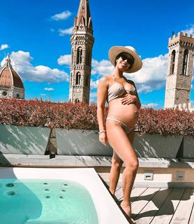 Manuela Arbeláez feet photo thumbnail