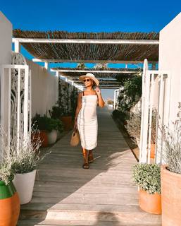 Manuela Arbeláez feet photo thumbnail