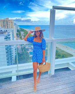 Manuela Arbeláez feet photo thumbnail