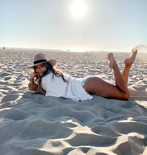 Manuela Arbeláez feet photo thumbnail