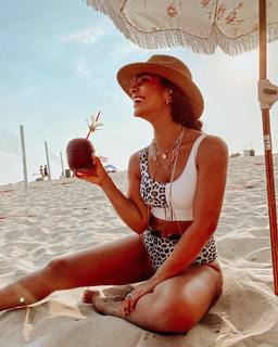 Manuela Arbeláez feet photo thumbnail