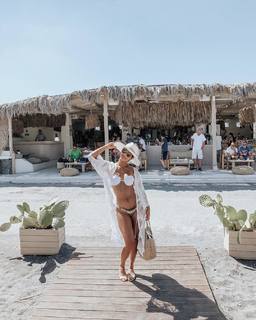 Manuela Arbeláez feet photo thumbnail