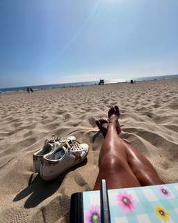 Manuela Arbeláez feet photo thumbnail