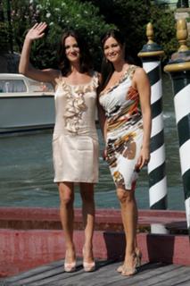 Manuela Arcuri feet photo thumbnail