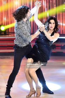 Manuela Arcuri feet photo thumbnail