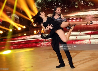 Manuela Arcuri feet photo thumbnail