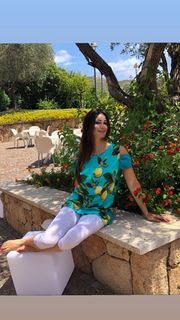 Manuela Arcuri feet photo thumbnail
