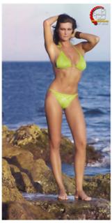 Manuela Arcuri feet photo thumbnail