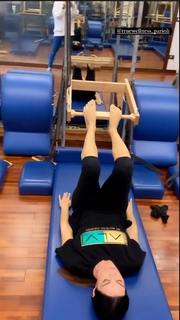 Manuela Arcuri feet photo thumbnail