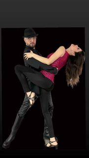 Manuela Arcuri feet photo thumbnail