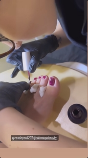 Manuela Arcuri feet photo thumbnail