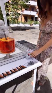 Manuela Arcuri feet photo thumbnail