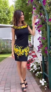 Manuela Arcuri feet photo thumbnail