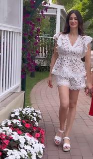 Manuela Arcuri feet photo thumbnail