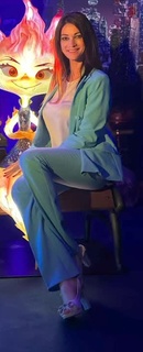 Manuela Arcuri feet photo thumbnail