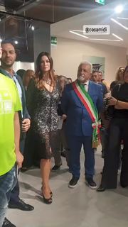 Manuela Arcuri feet photo thumbnail