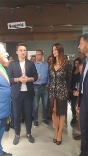 Manuela Arcuri feet photo thumbnail