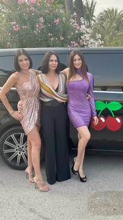 Manuela Arcuri feet photo thumbnail