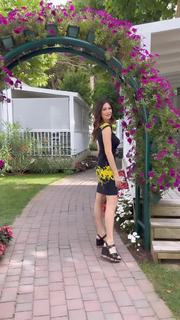 Manuela Arcuri feet photo thumbnail