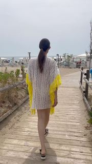 Manuela Arcuri feet photo thumbnail