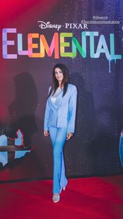 Manuela Arcuri feet photo thumbnail