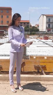 Manuela Arcuri feet photo thumbnail