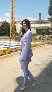 Manuela Arcuri feet photo thumbnail