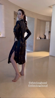 Manuela Arcuri feet photo thumbnail