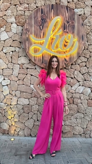 Manuela Arcuri feet photo thumbnail